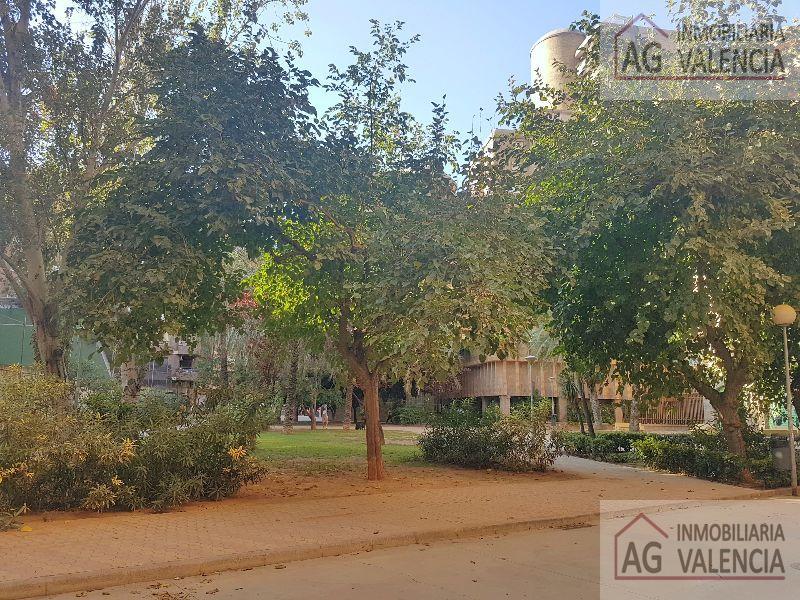 Продажа от

 Коммерческие помещения на Valencia