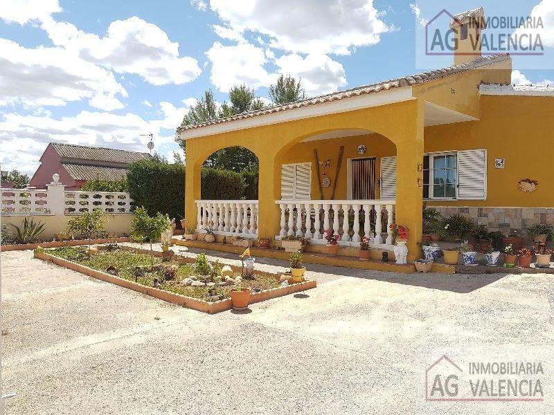For sale of chalet in Pedralba