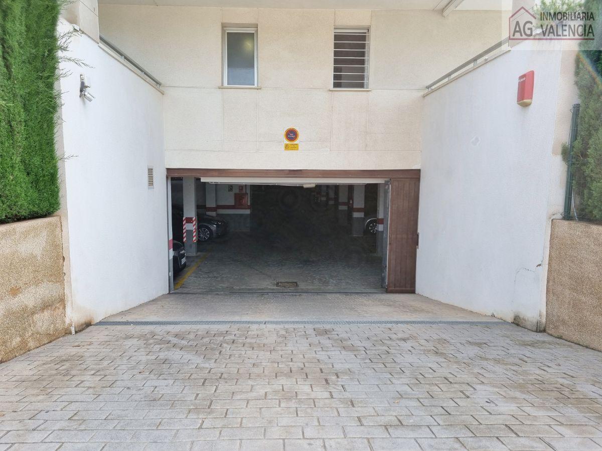 For rent of garage in Rocafort