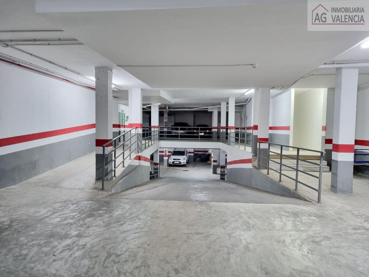 For rent of garage in Rocafort