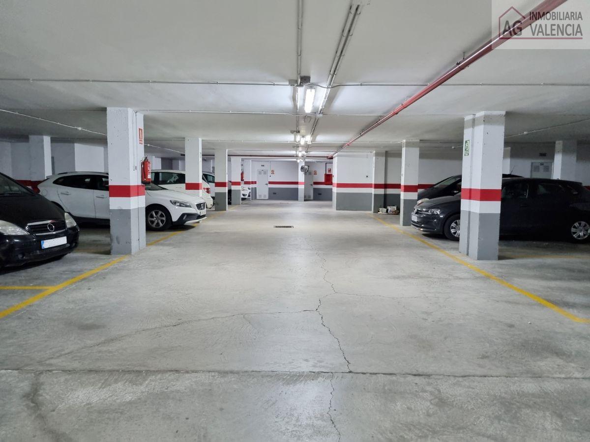 For rent of garage in Rocafort