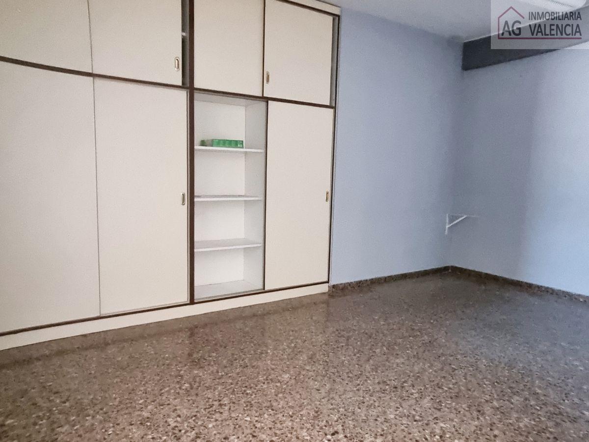 For rent of commercial in Valencia