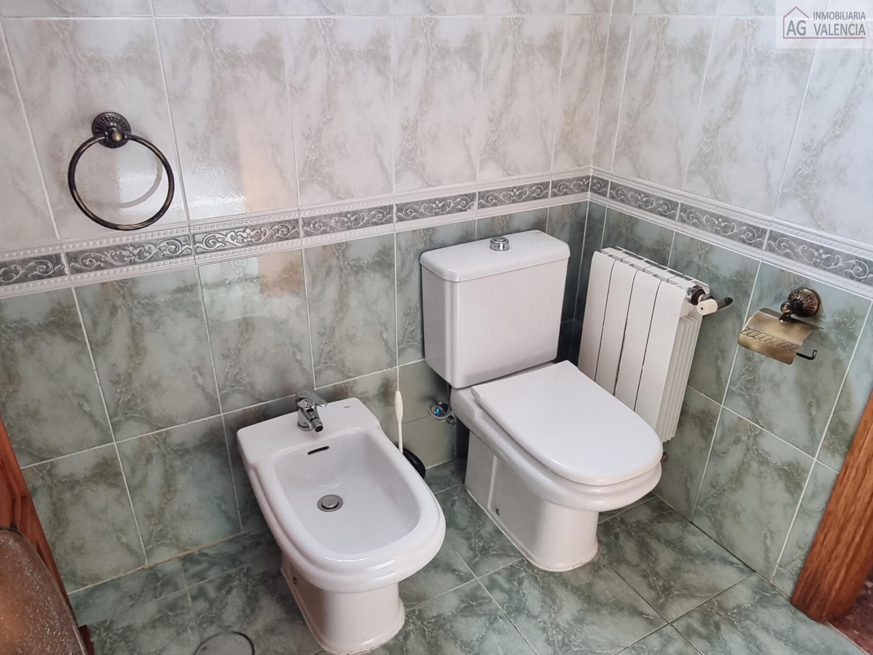 Suite bathroom