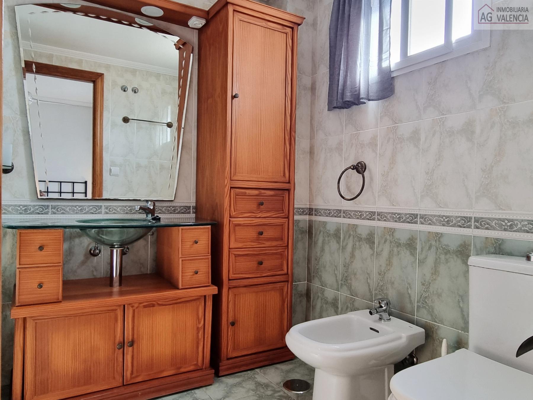 Suite bathroom