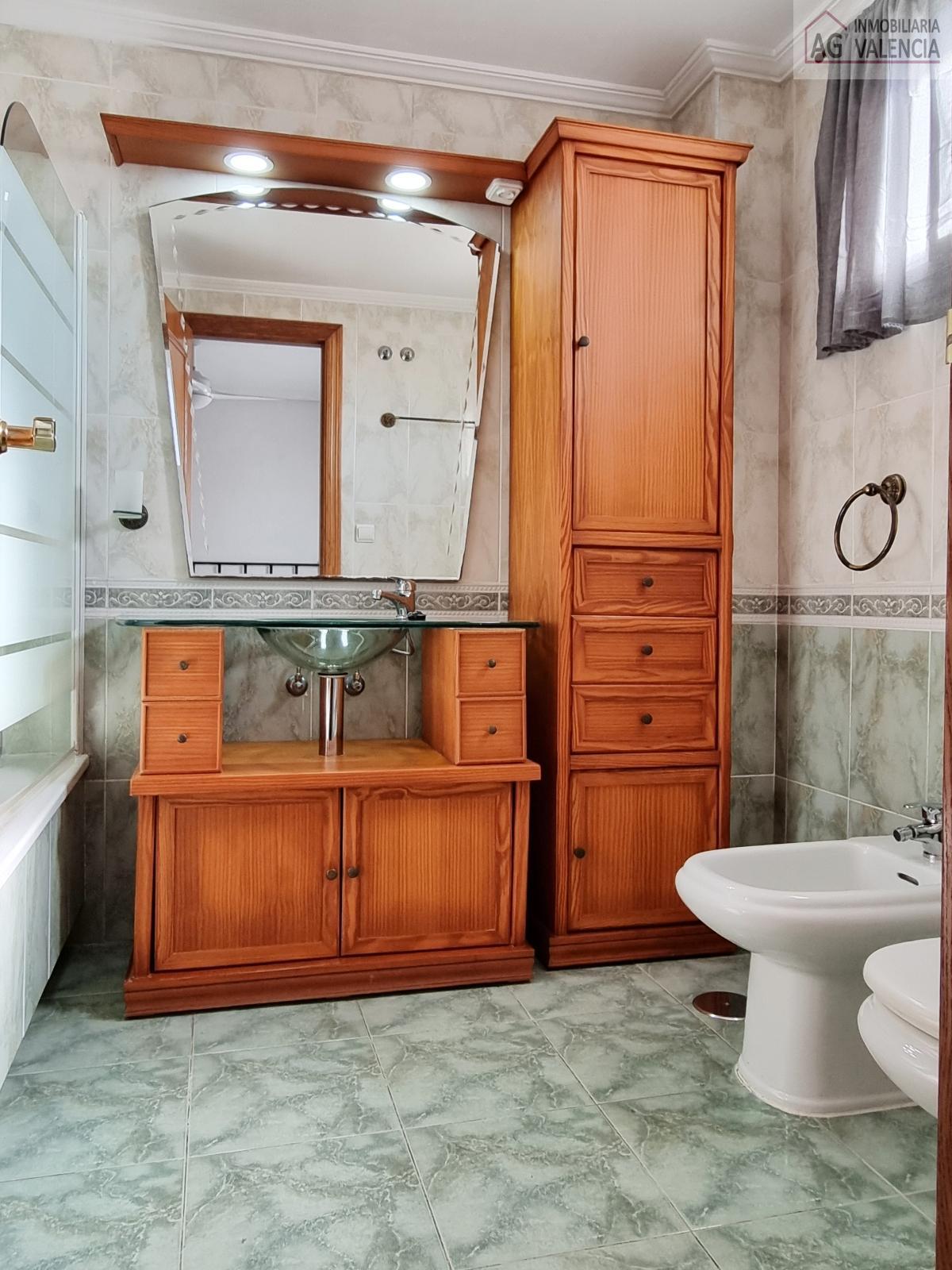Suite bathroom