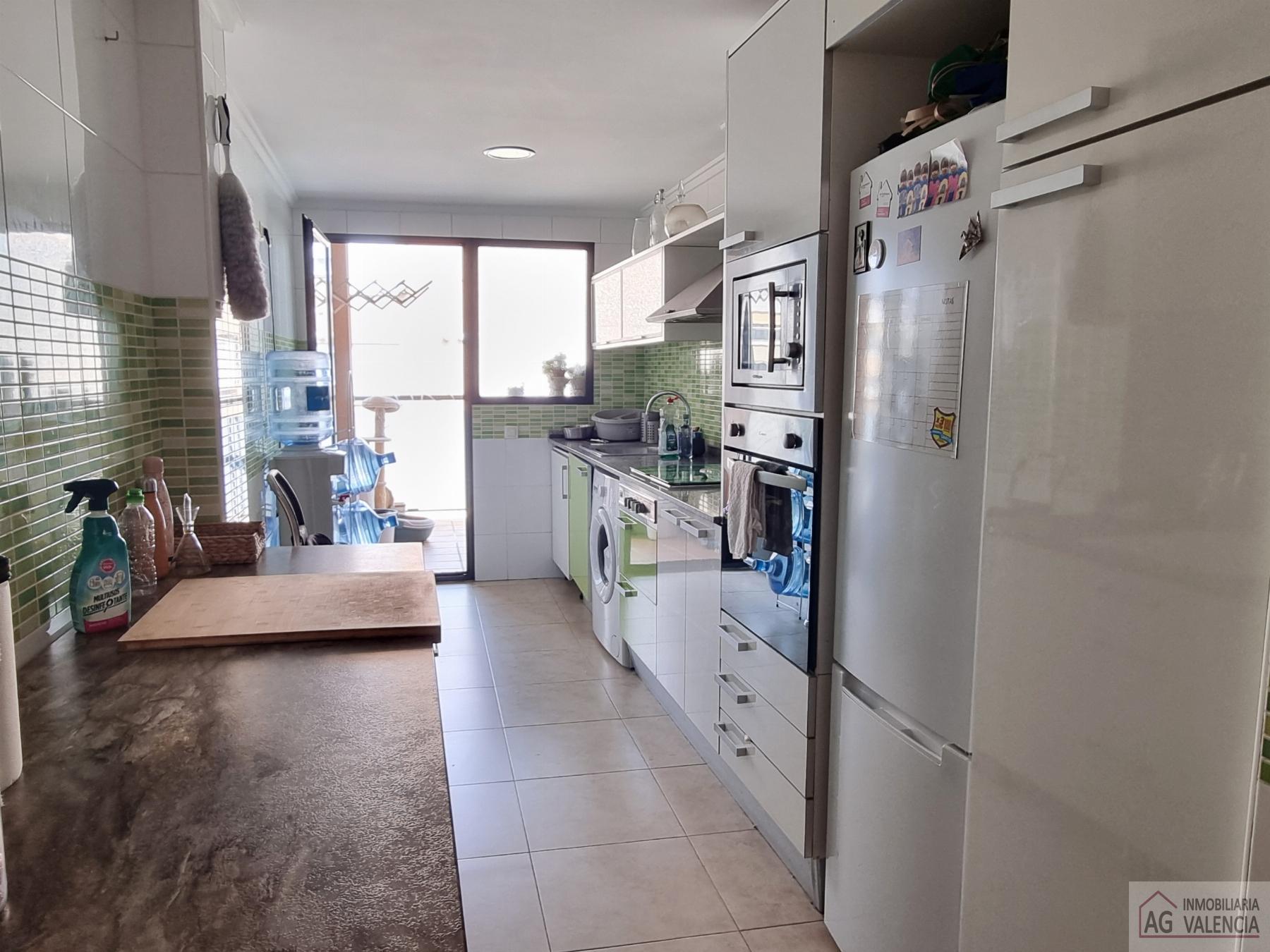 For sale of flat in Torrent