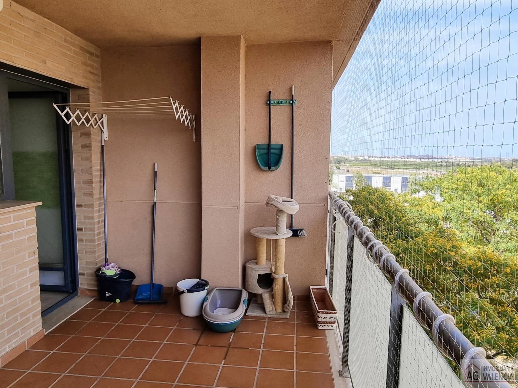 For sale of flat in Torrent