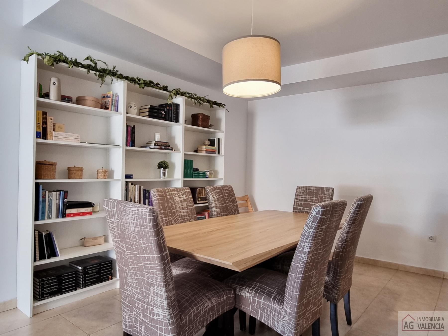 For sale of flat in Torrent