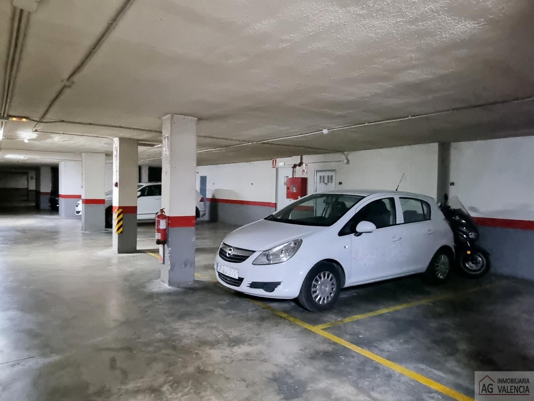 For sale of flat in Torrent