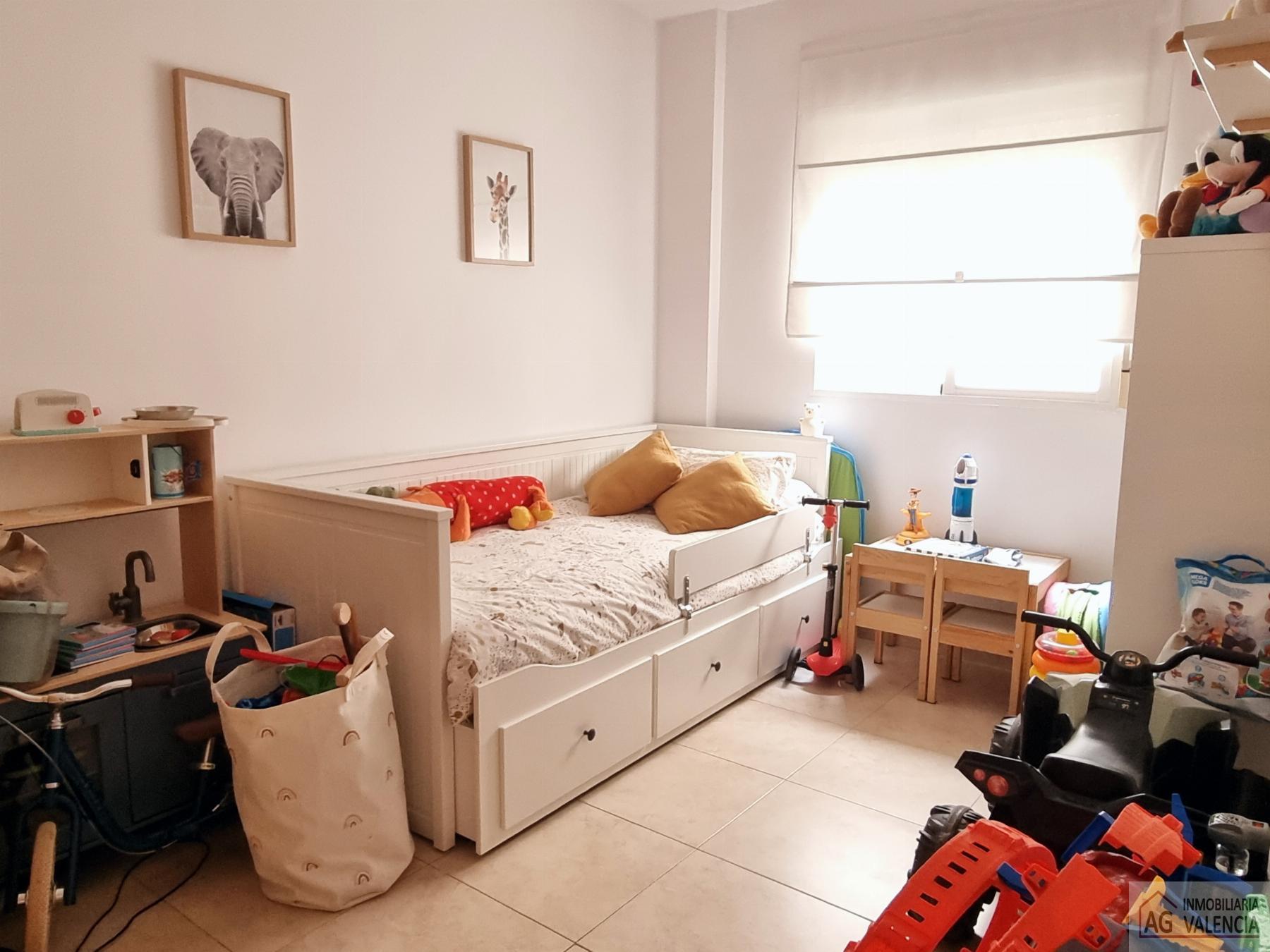 For sale of flat in Torrent