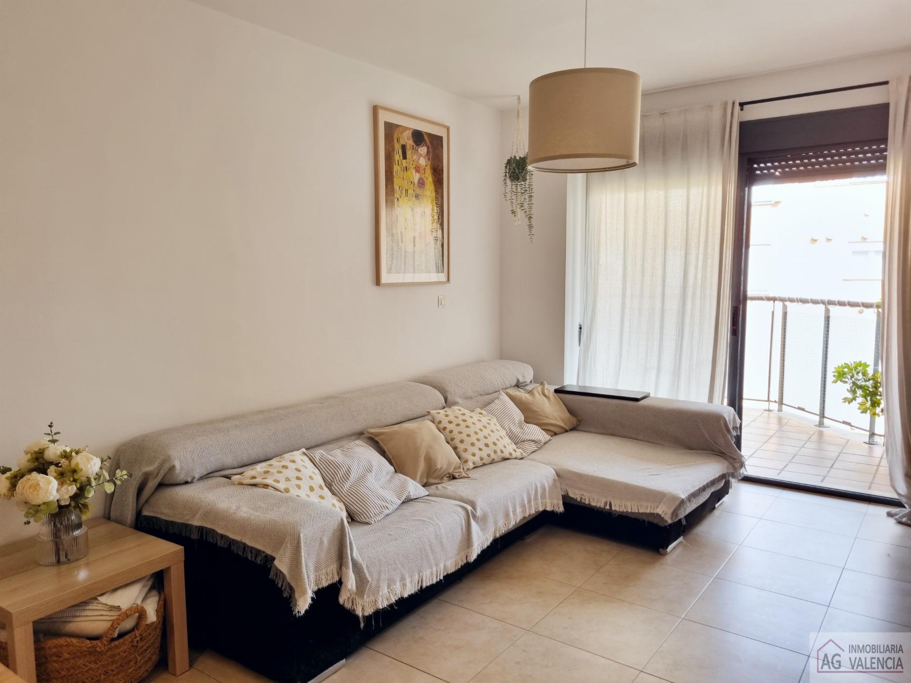 For sale of flat in Torrent