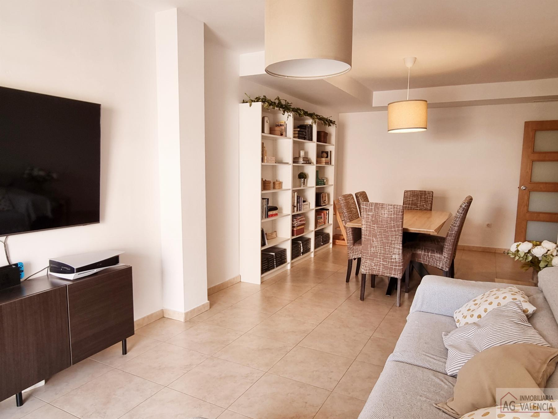 For sale of flat in Torrent