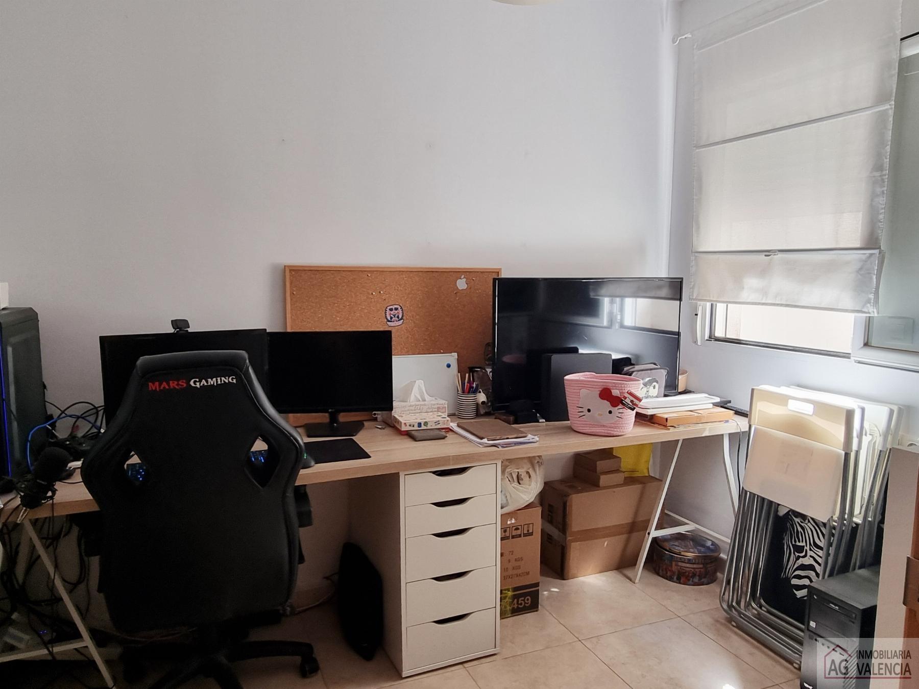 For sale of flat in Torrent