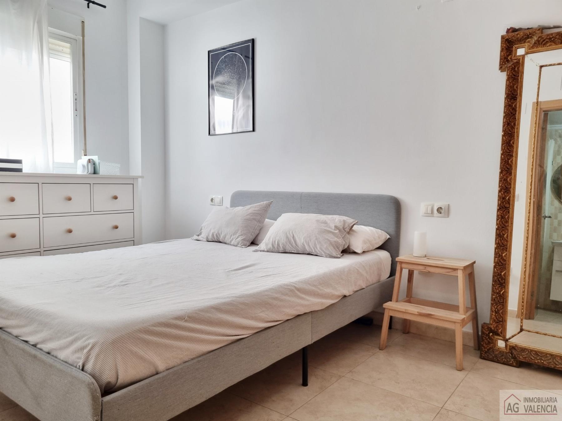 For sale of flat in Torrent