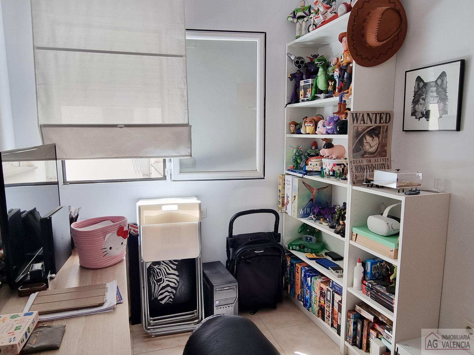 For sale of flat in Torrent