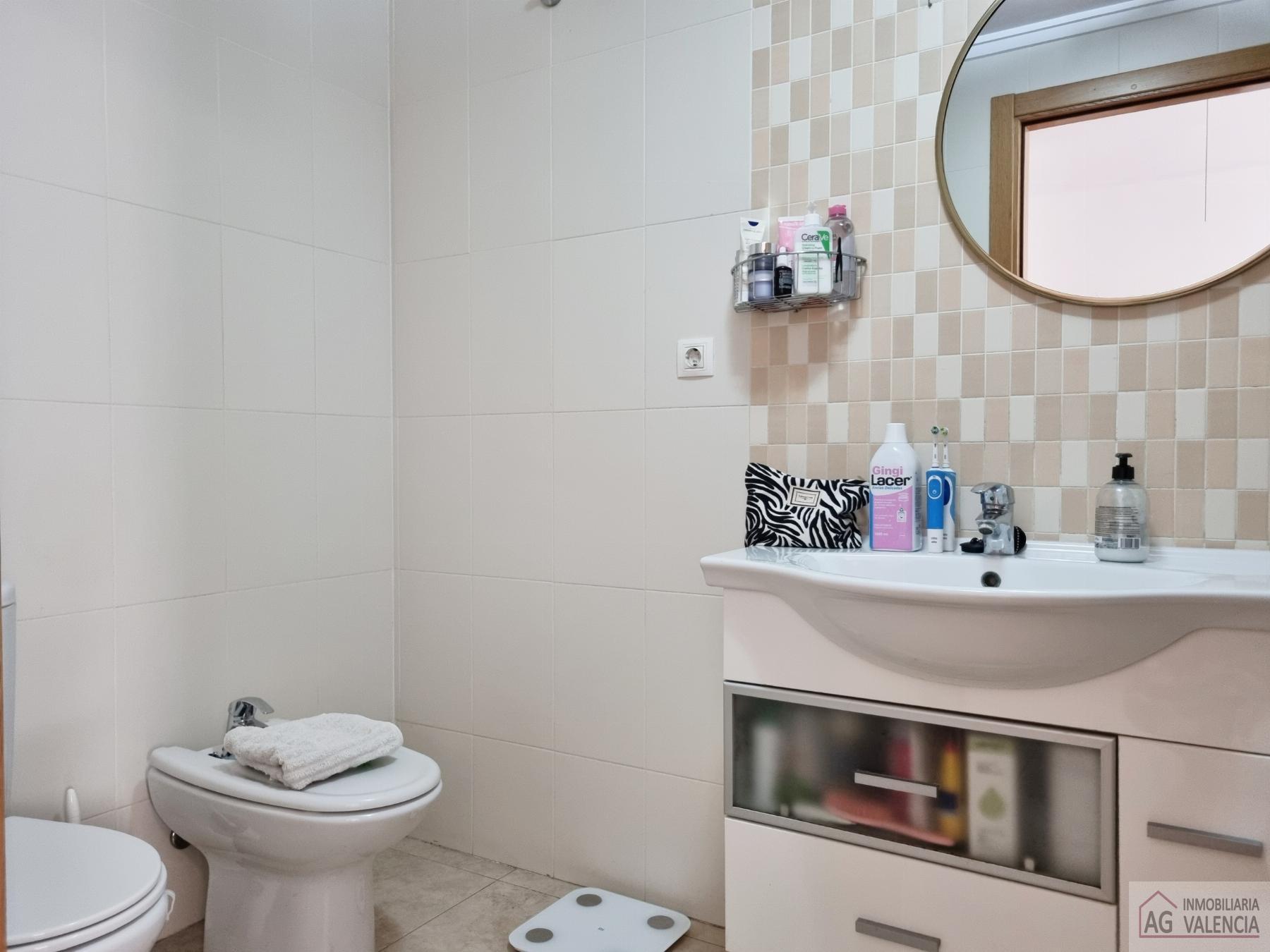 For sale of flat in Torrent