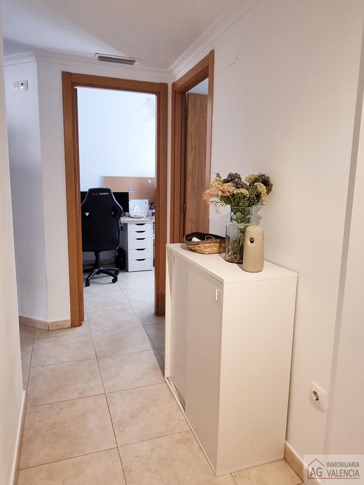 For sale of flat in Torrent