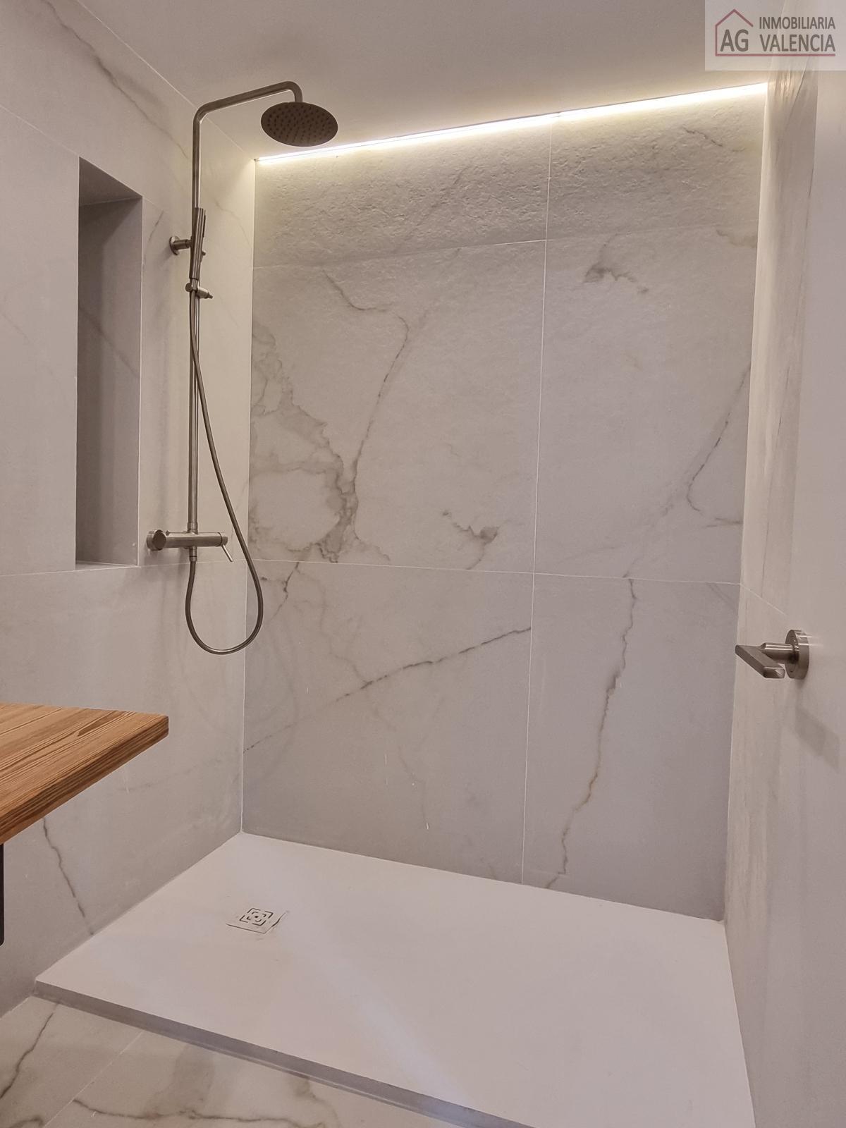 Suite bathroom