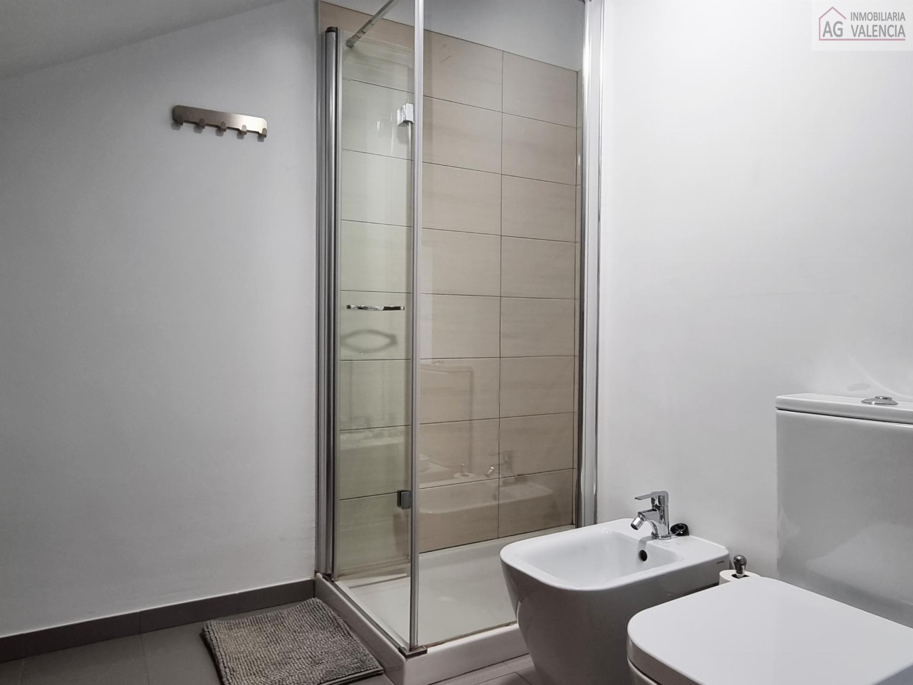 Suite bathroom