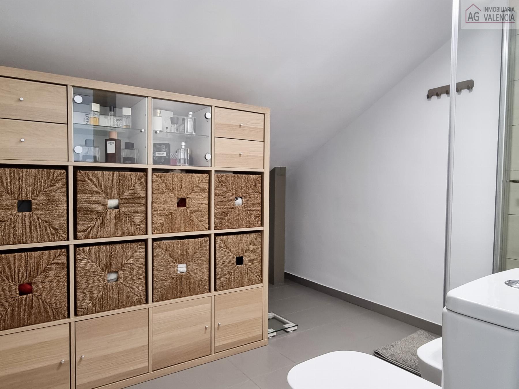 Suite bathroom