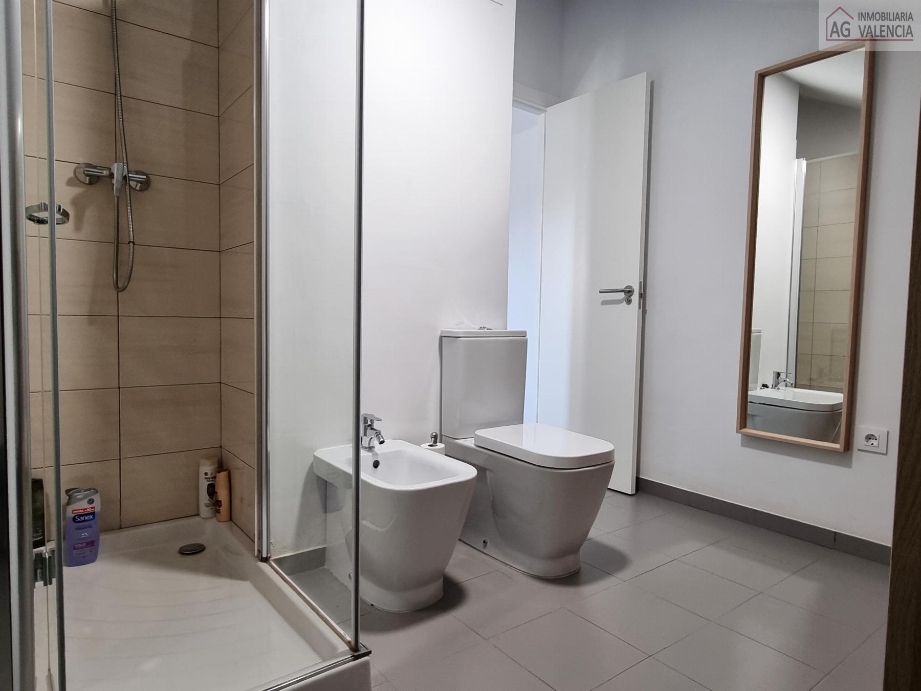 Suite bathroom