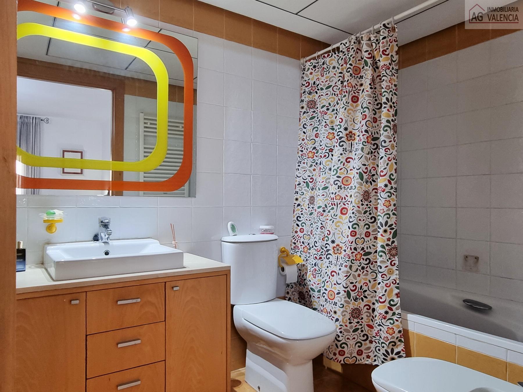 Suite bathroom