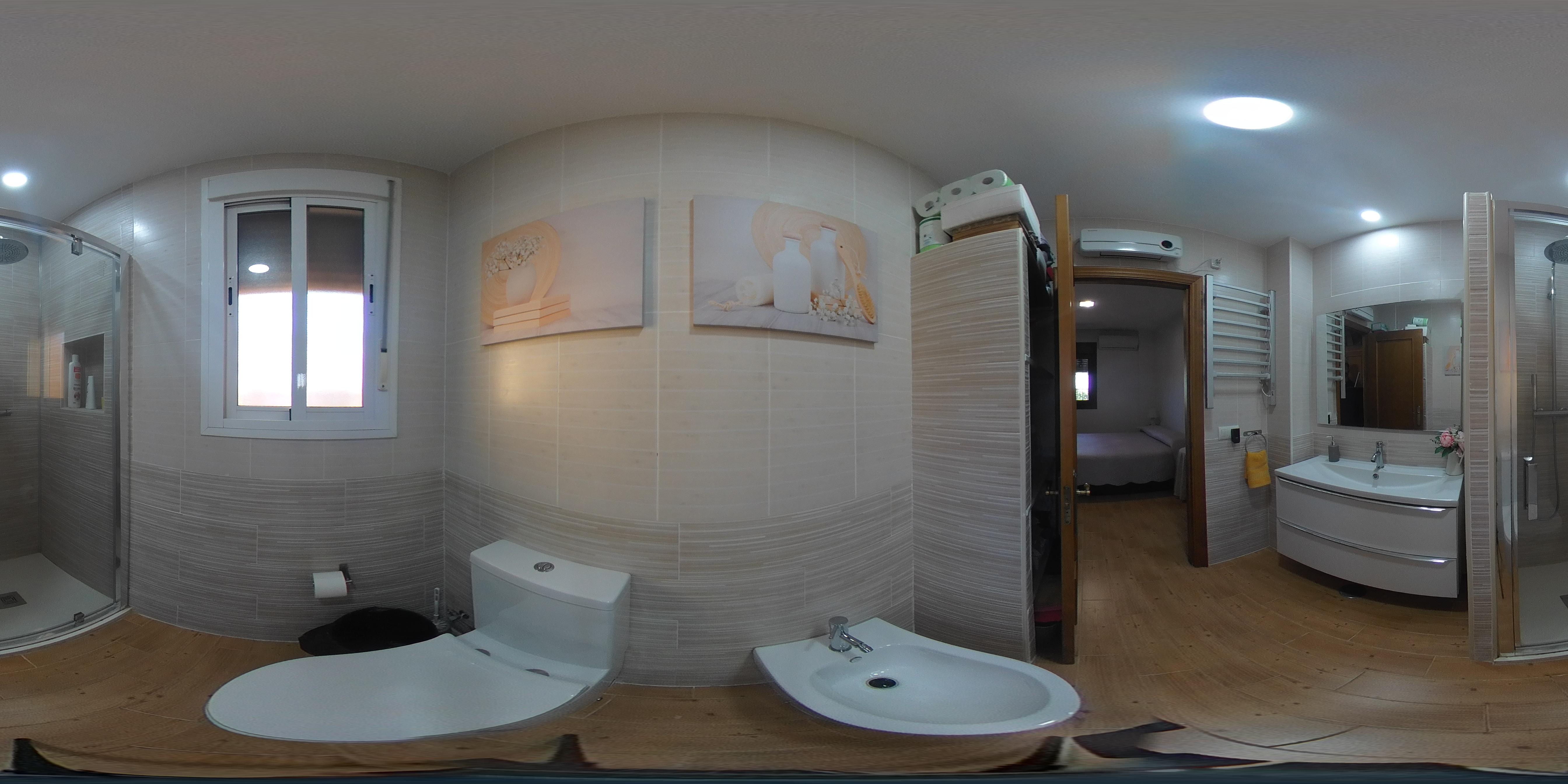 Suite bathroom