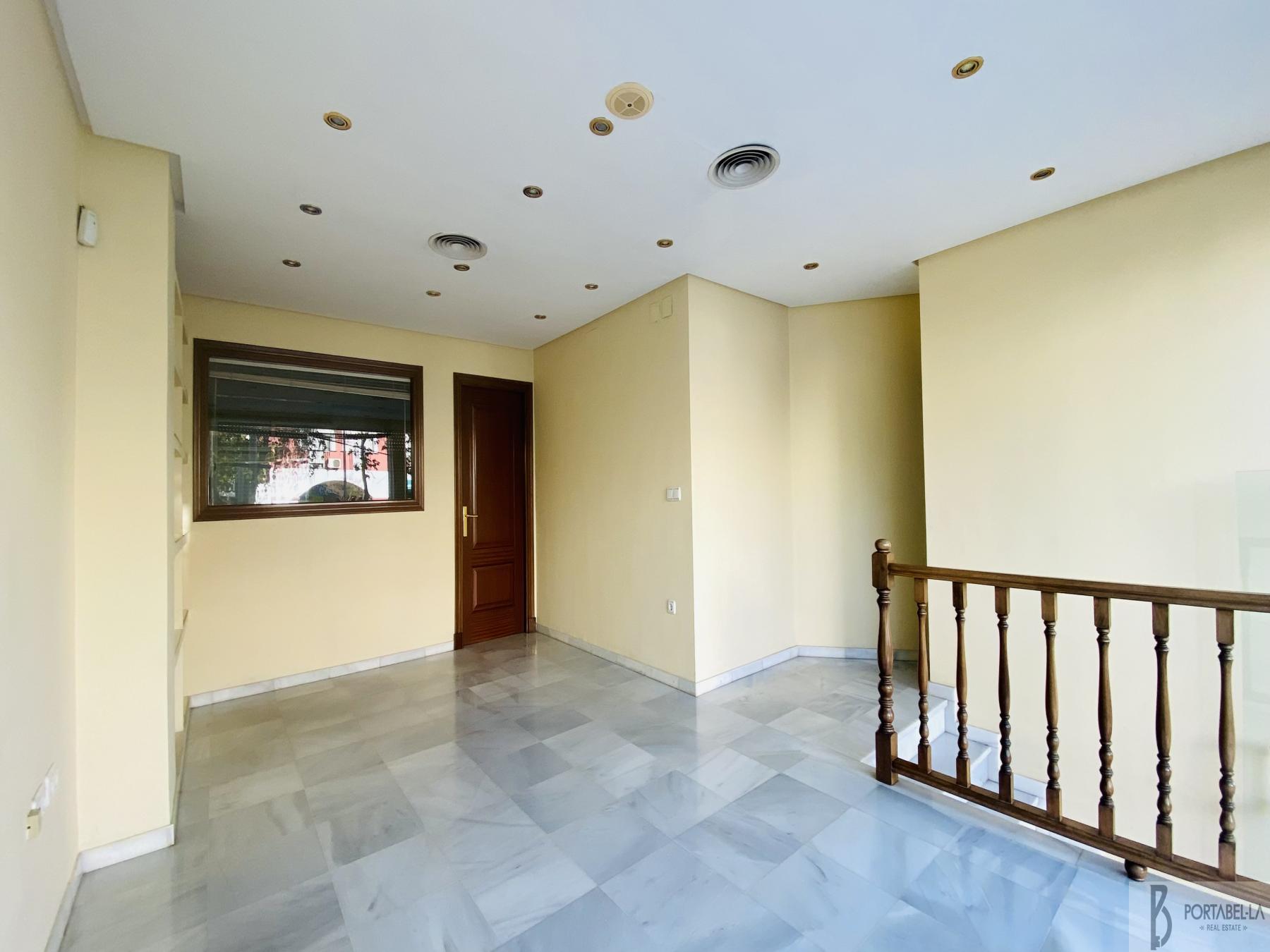 For rent of commercial in El Puerto de Santa María