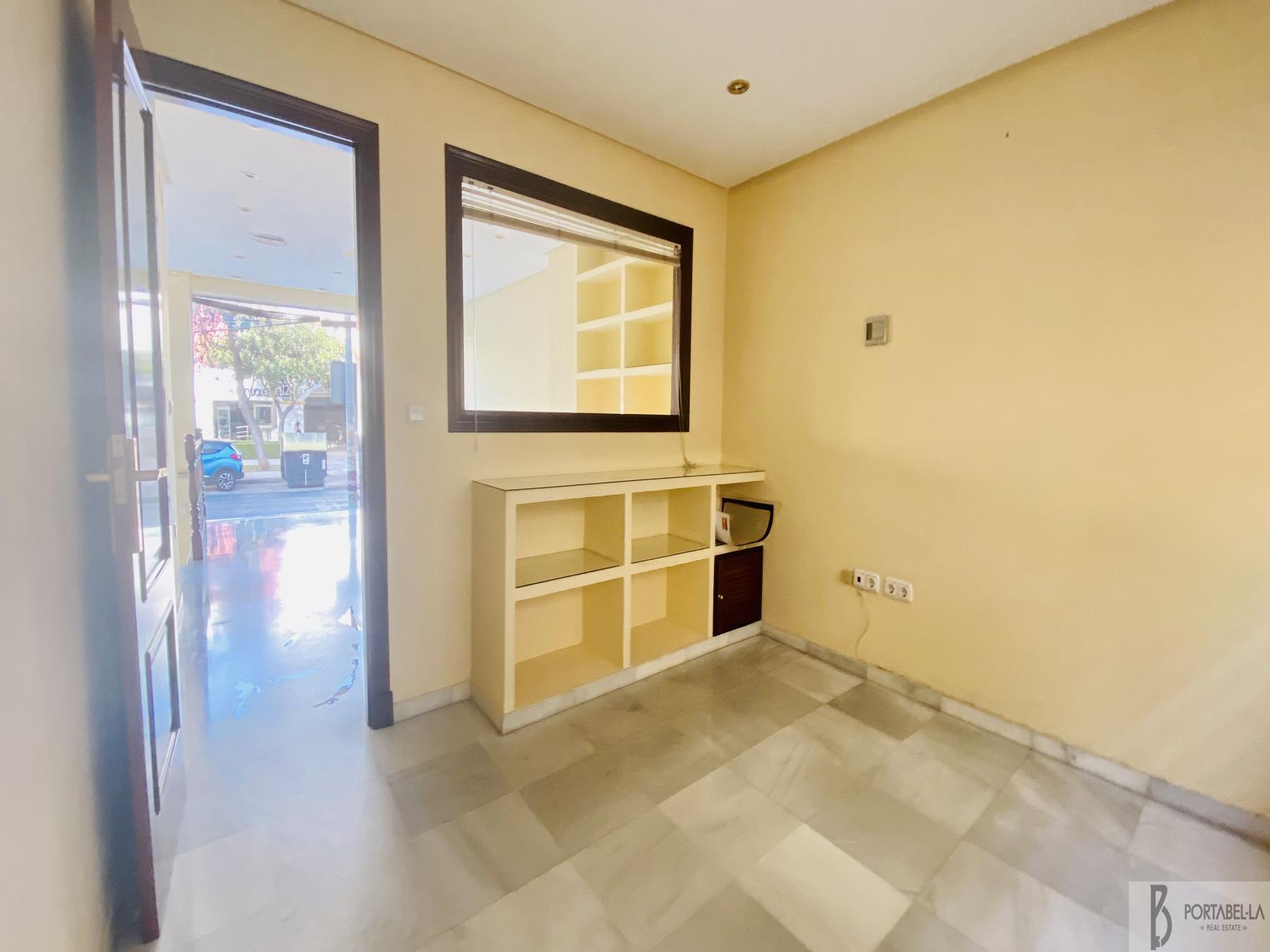 For rent of commercial in El Puerto de Santa María