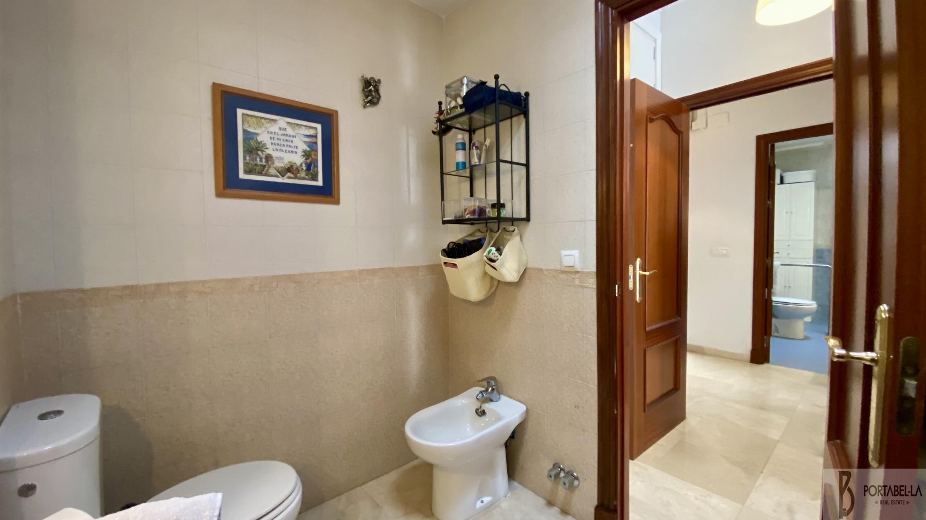 Suite bathroom