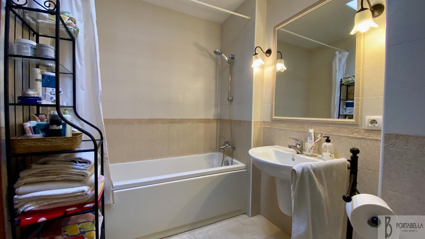 Suite bathroom