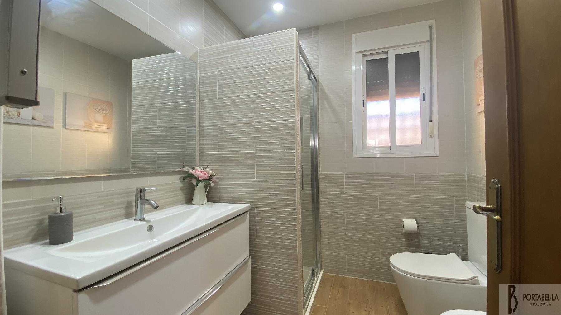 Suite bathroom