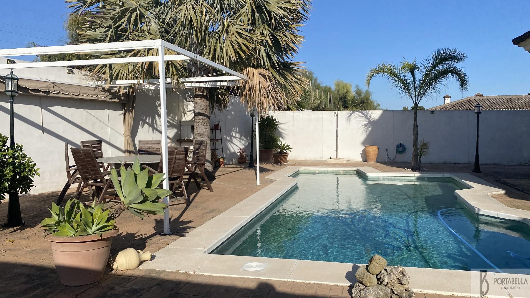 Swimming pool