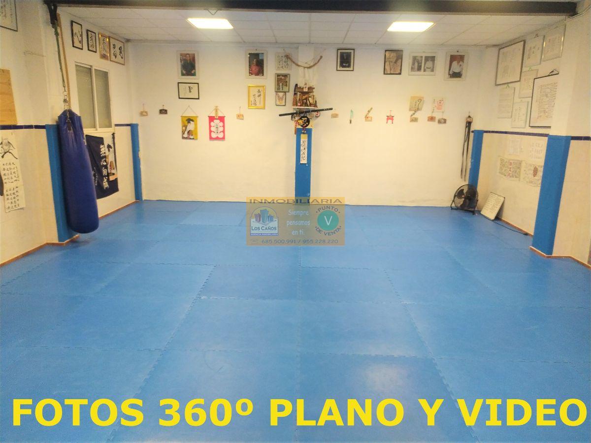 For sale of premises in Sevilla