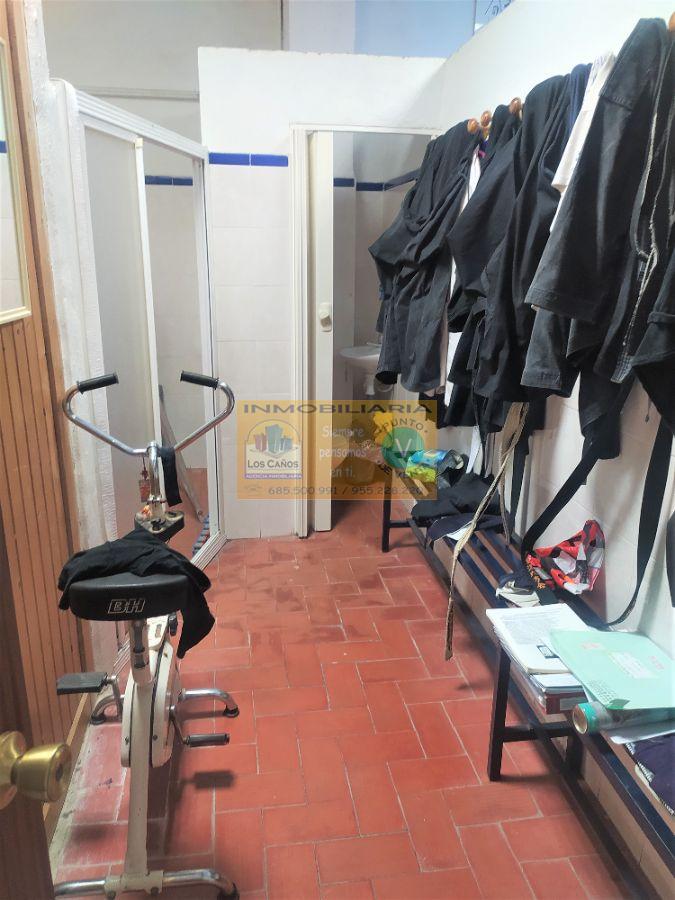 For sale of premises in Sevilla