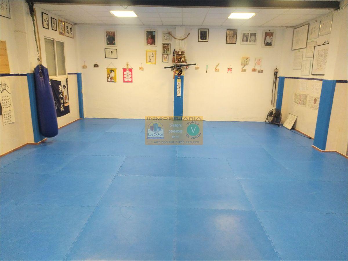 For sale of premises in Sevilla