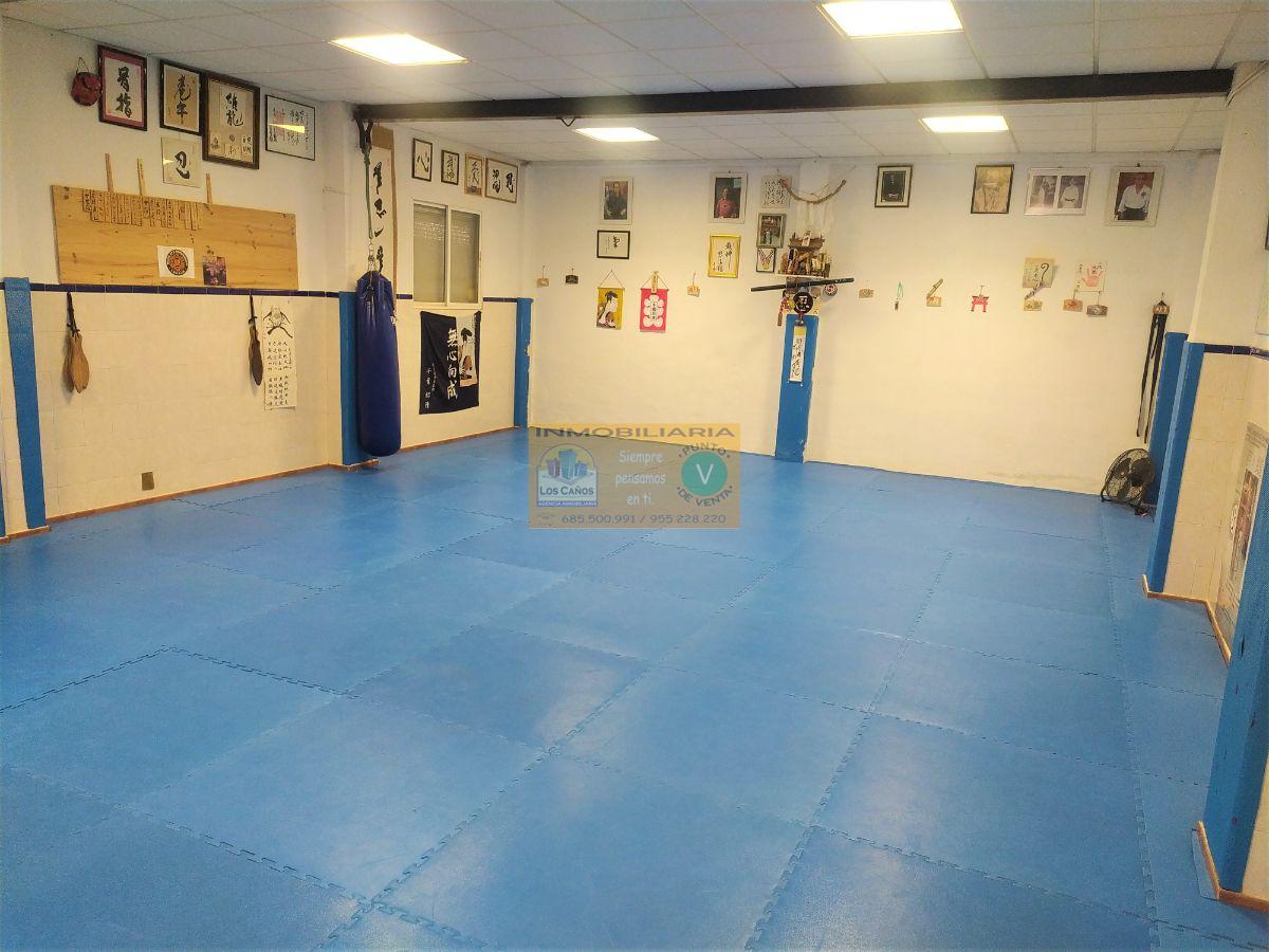 For sale of premises in Sevilla