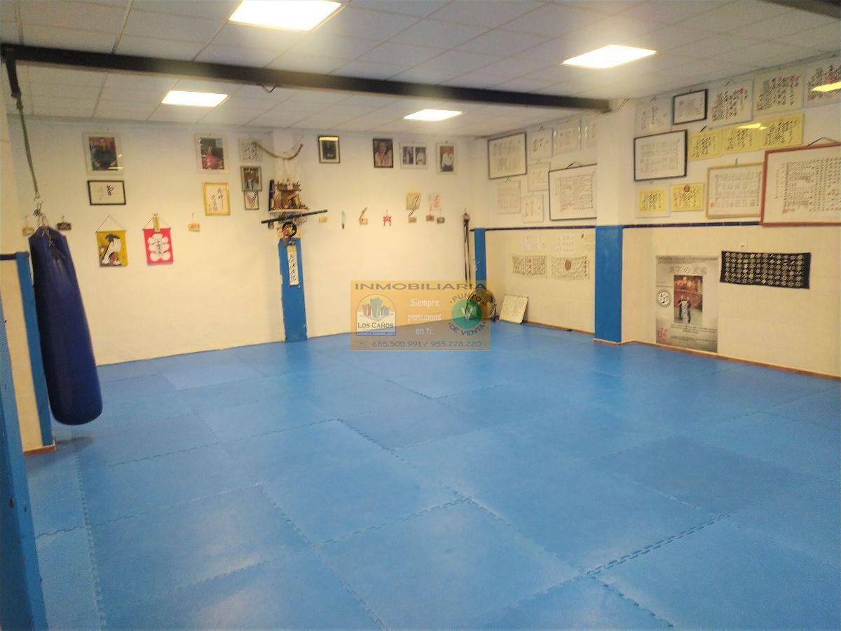 For sale of premises in Sevilla