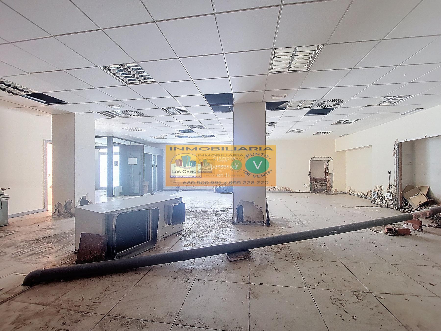 For sale of commercial in Sevilla