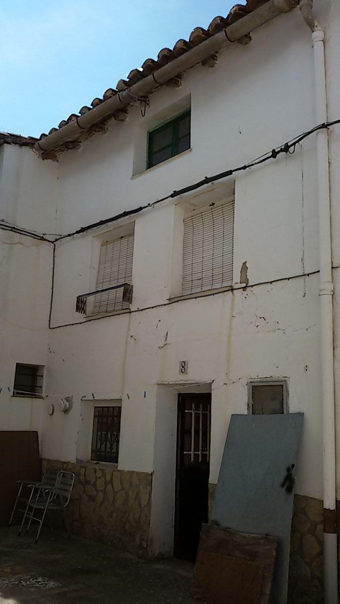 For sale of house in Arcos de las Salinas