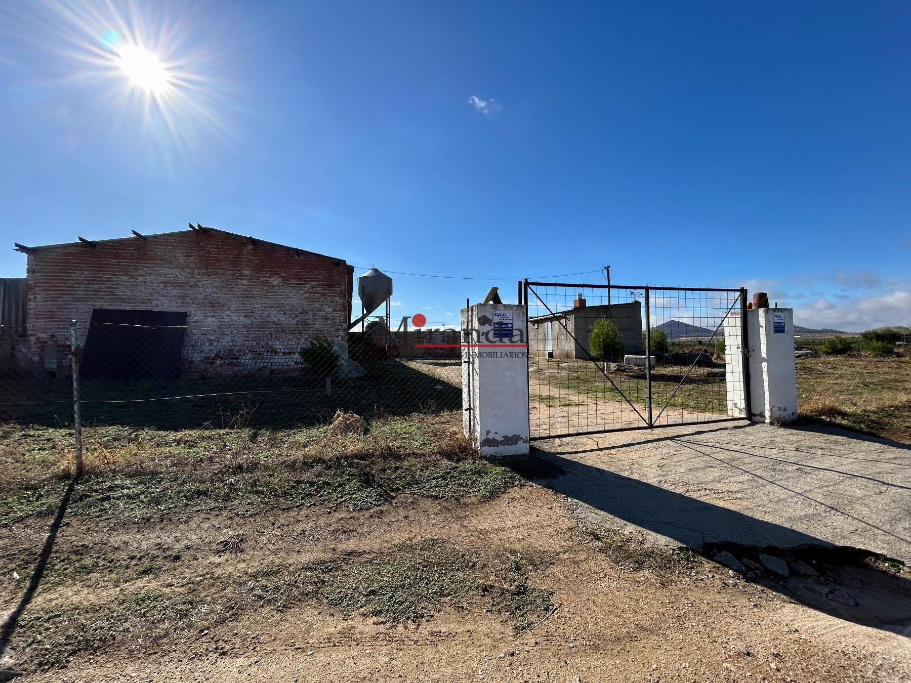 Venta de nave industrial en Polán