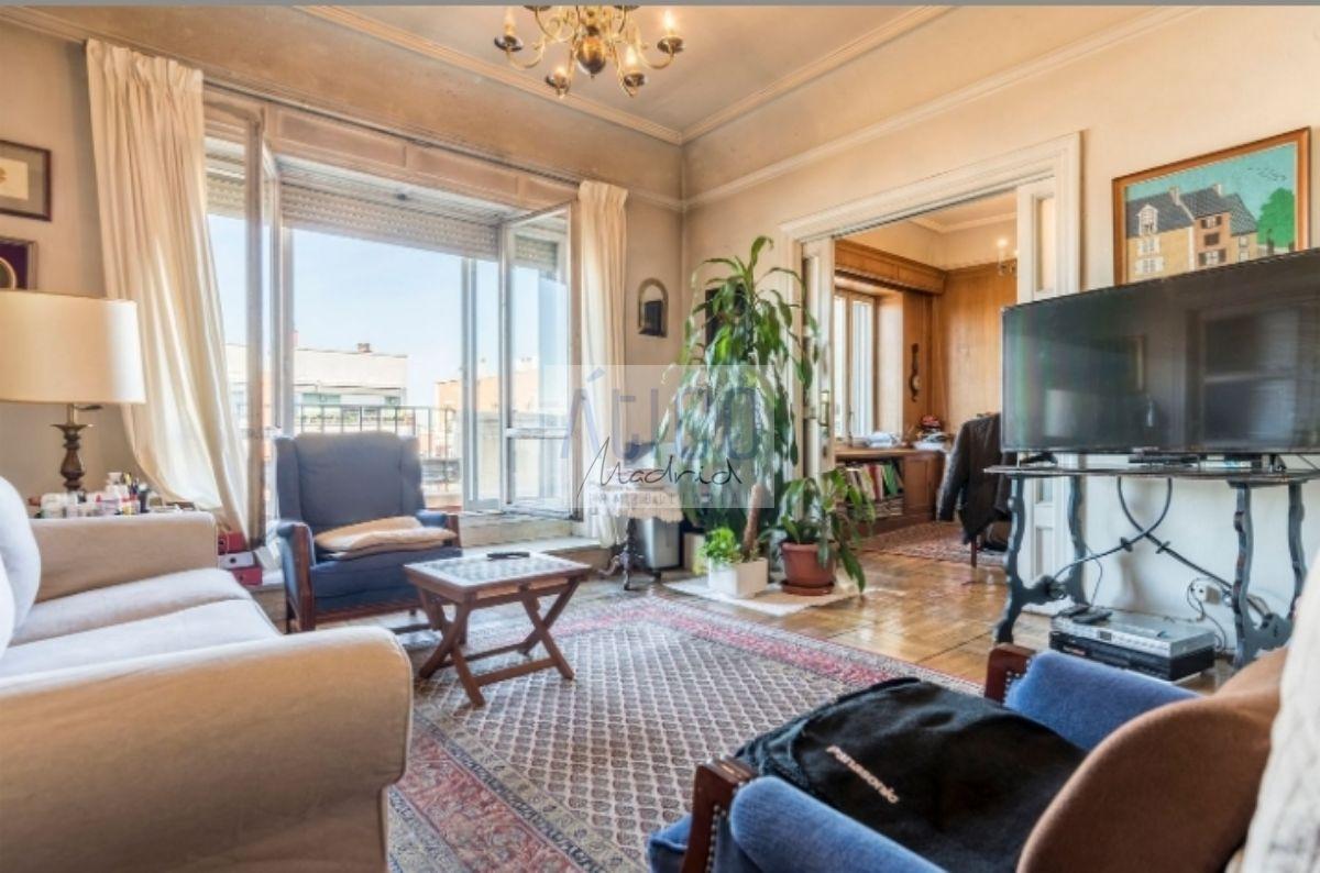 For sale of flat in Madrid