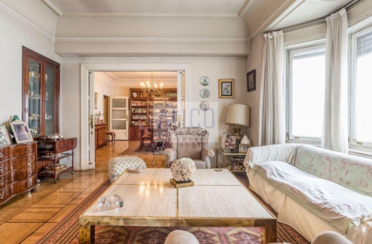 For sale of flat in Madrid