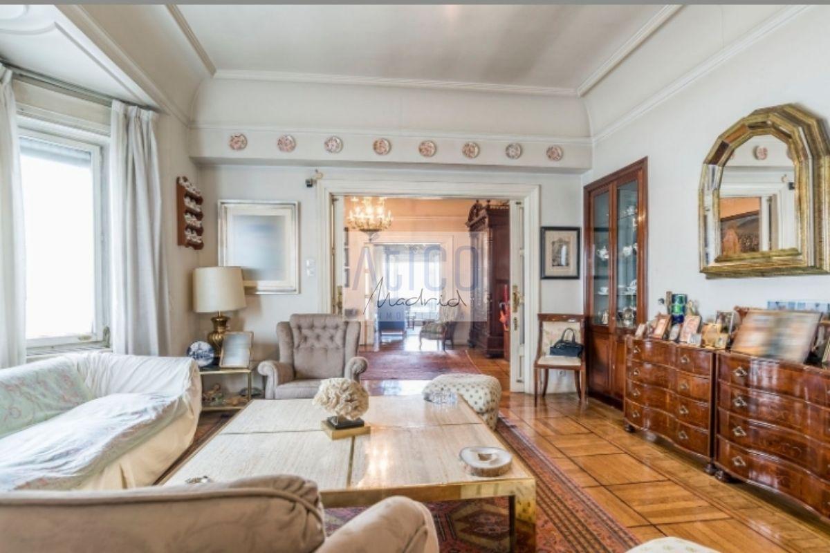 For sale of flat in Madrid