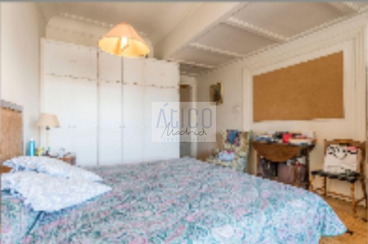 For sale of flat in Madrid