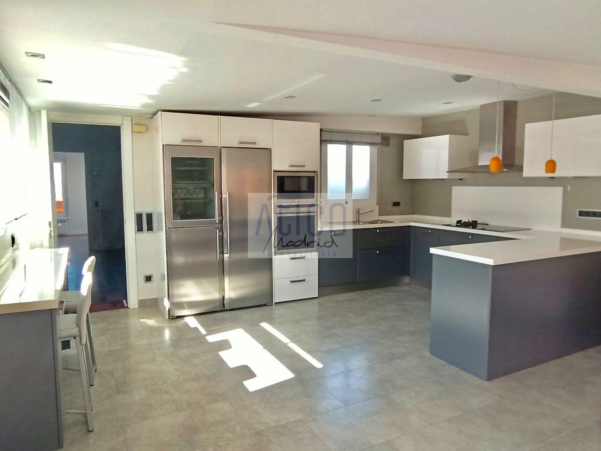 For rent of penthouse in Madrid