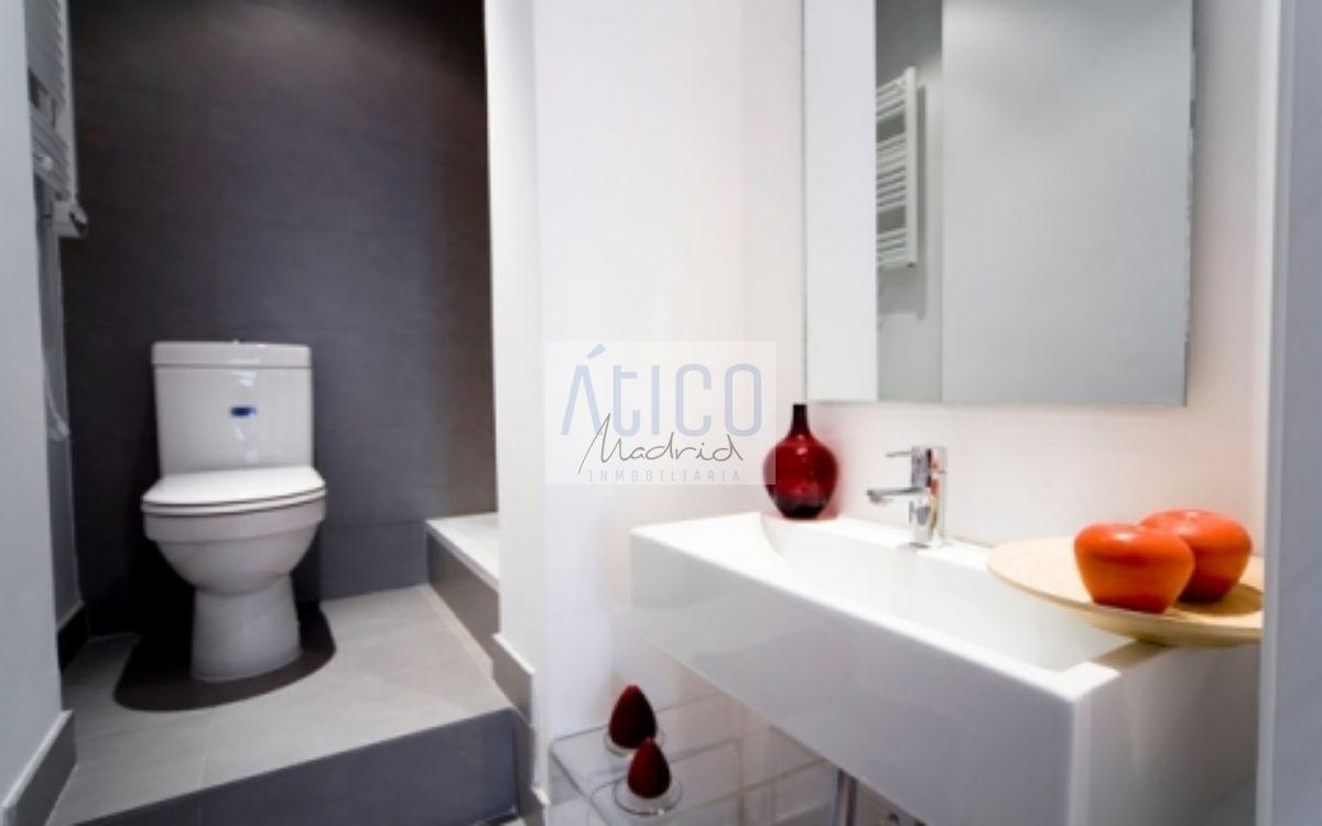 For sale of apartment in Madrid