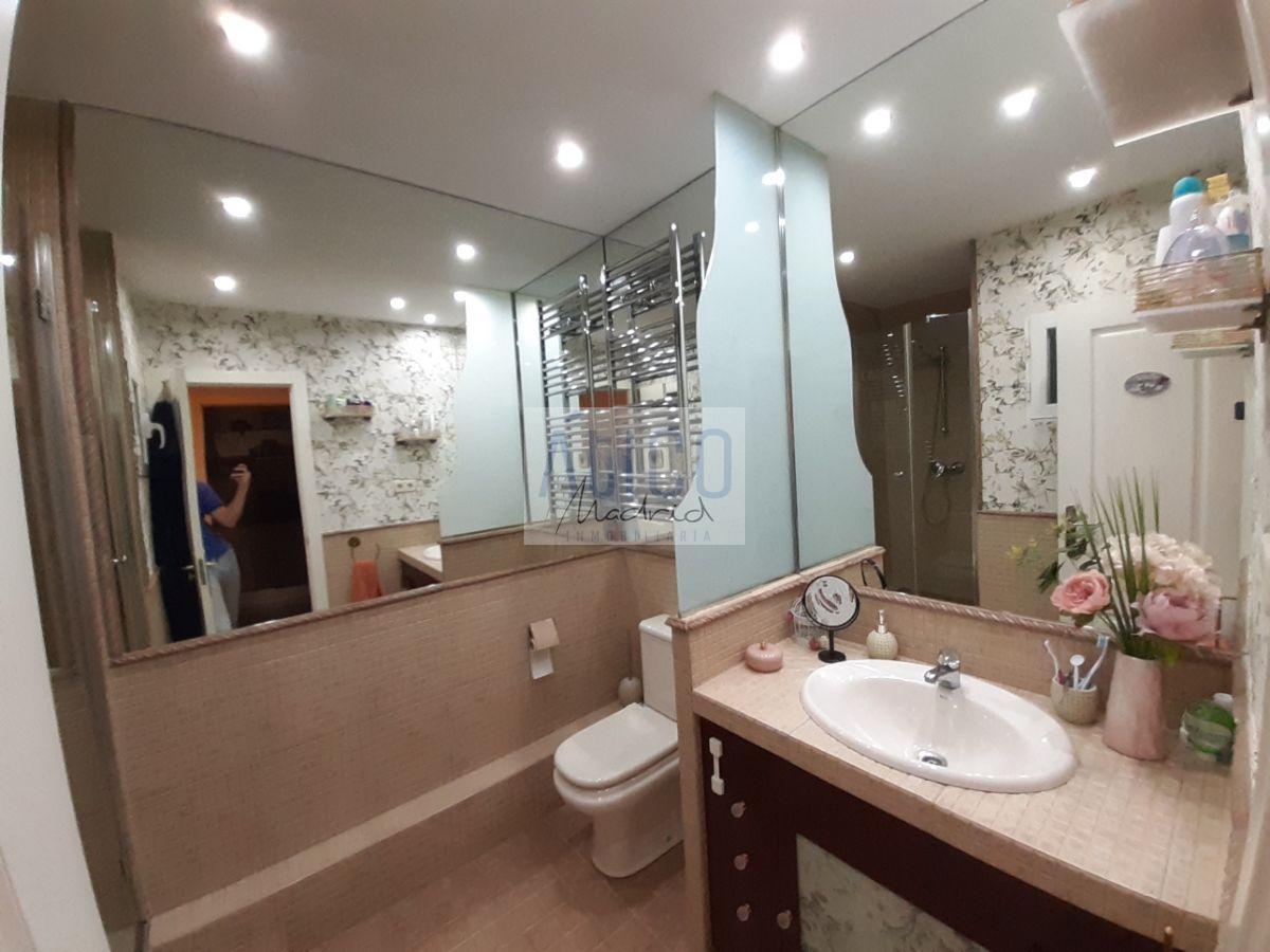For sale of flat in Madrid