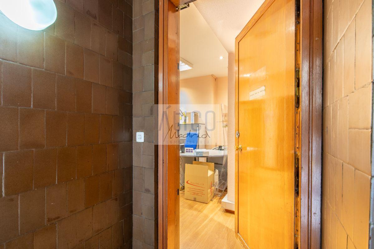 For sale of commercial in Madrid