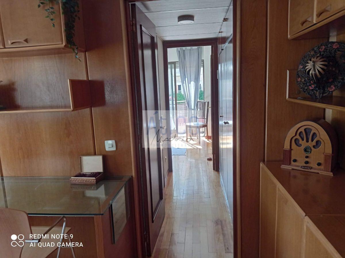 For sale of apartment in Madrid